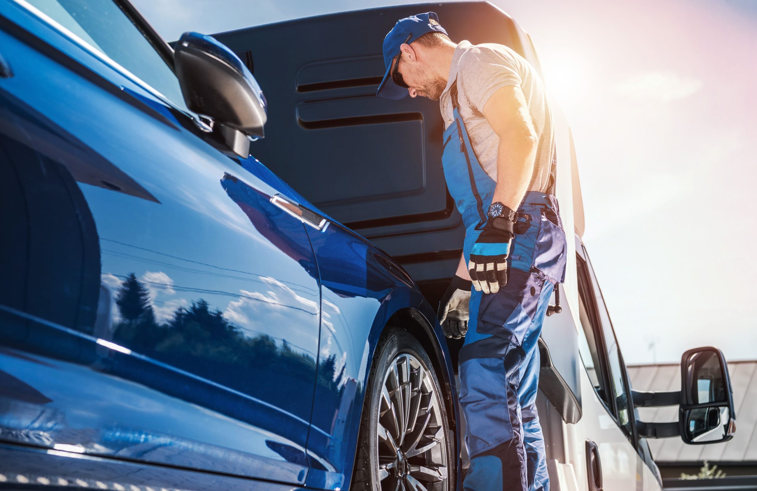 Biltransport i Skåne – Professionell fastsättning av fordon för säker transport.